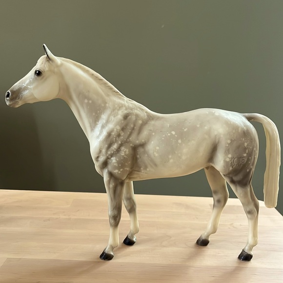 Breyer Abdullah 1989 LE Trakehner Olympic Showjumper Grey - Picture 2 of 5